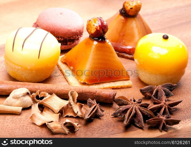 Small cakes on a wooden tray