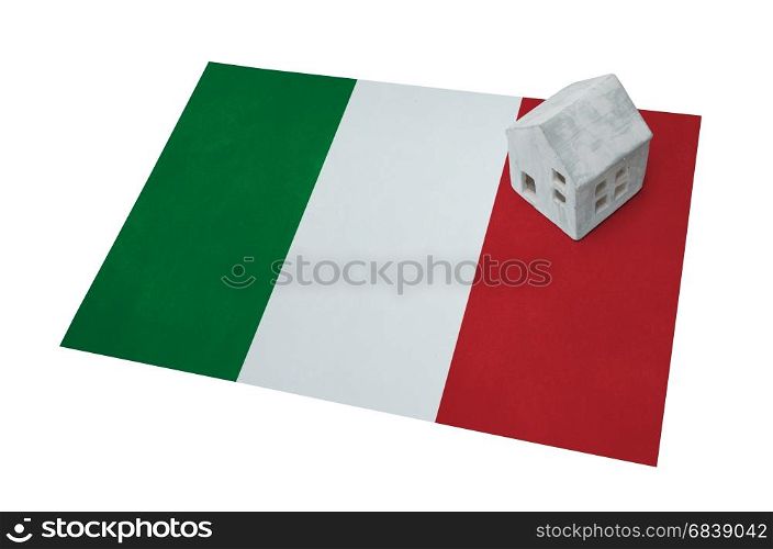 Small house on a flag - Living or migrating to Italy