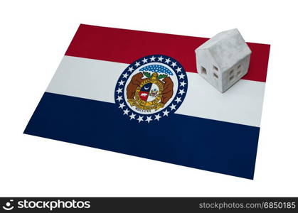 Small house on a flag - Living or migrating to Missouri