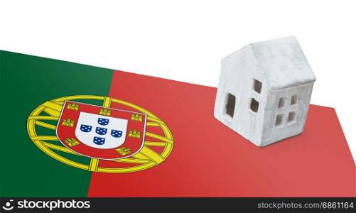 Small house on a flag - Living or migrating to Portugal