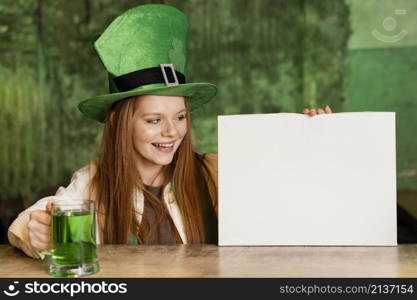 smiley woman celebrating st patrick s day bar with blank placard drink