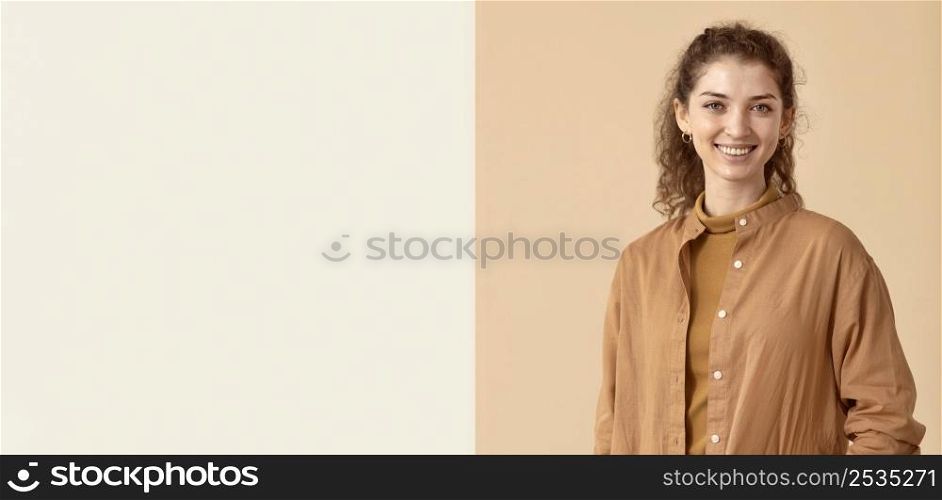smiley woman wearing autumn clothes copy space