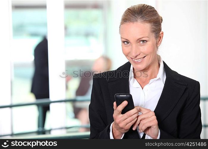 Smiling businesswoman with a mobile phone