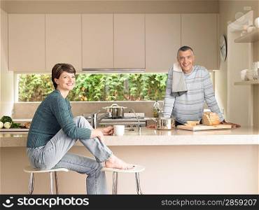 Smiling couple in kitchen (portrait)