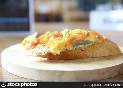 Smoked salmon and Scrambled egg on bread