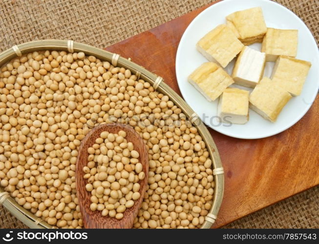 Soybean name Glycine max, Fabaceae family, rich protein, acid amin, vitamin, an orgaric, cheap, nutrition product, to process soymilk, soy sauce, tofu, cooking oil, suitable for diet menu