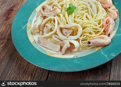 Spaghetti ai frutti di mare - italian pasta spaghetti with seafood
