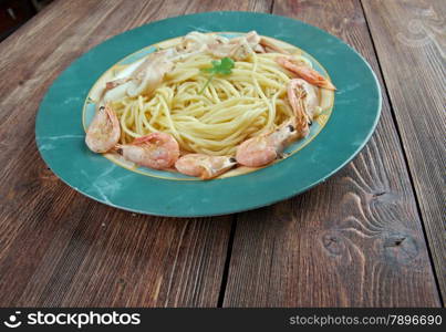 Spaghetti ai frutti di mare - italian pasta spaghetti with seafood