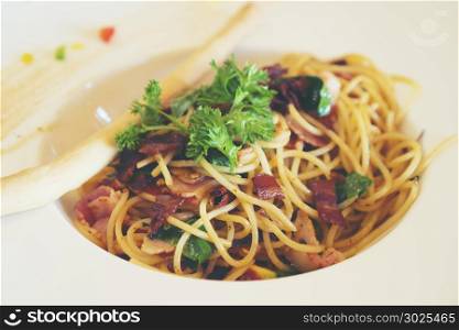 Spaghetti al sugo pomodoro basilico