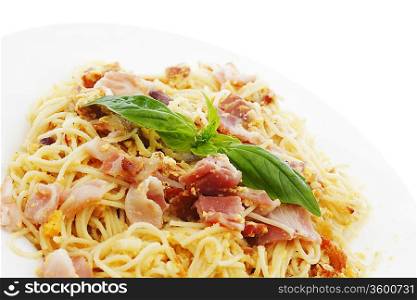 Spaghetti carbonara with fried bacon