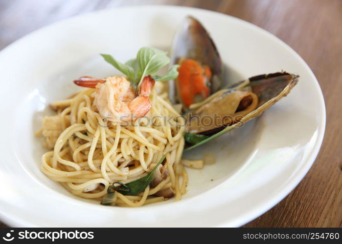 Spaghetti seafood with spicy