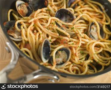 Spaghetti Vongole in a Pan