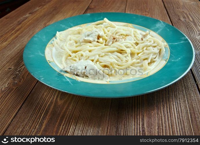 Spaghetti with chicken in a creamy sauce