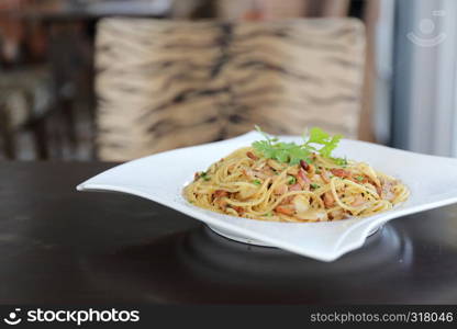 Spaghetti with dried chilli and bacon