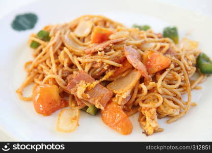 Spaghetti with ham and tomato sauce