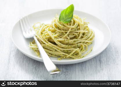 spaghetti with pesto sauce