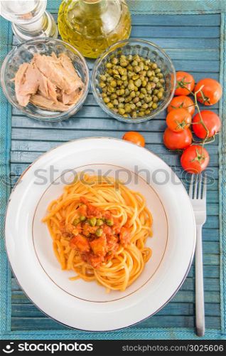 spaghetti with tuna sauce and capers