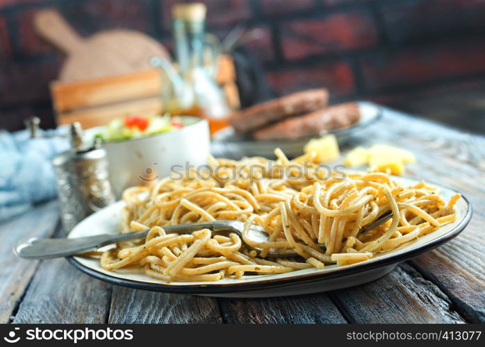 spaghetty with pesto sauce, boiled spaghetty on plate