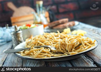 spaghetty with pesto sauce, boiled spaghetty on plate