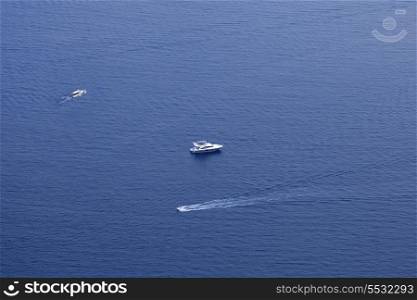 Speed boats racing in the sea, top view&#xA;