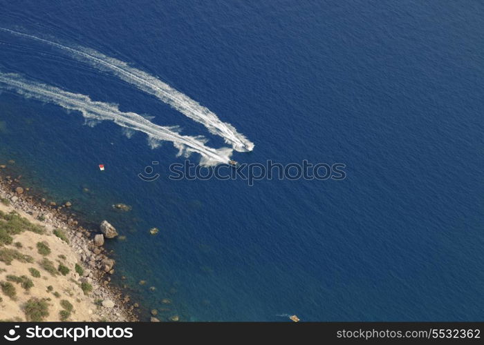 Speed boats racing in the sea, top view&#xA;