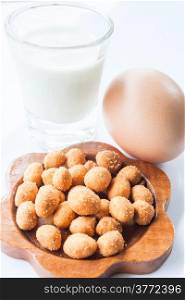 Spicy peanut, low fat milk and fresh egg