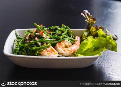 spicy prawns salad with vegetable