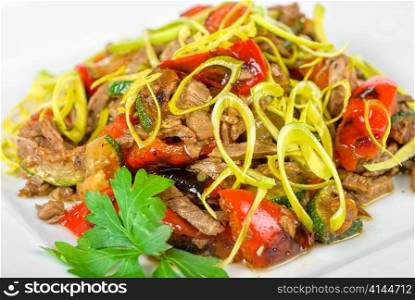 spicy salad of grilled beef with pepper, marinated cucumbers, onion, apple and champignons