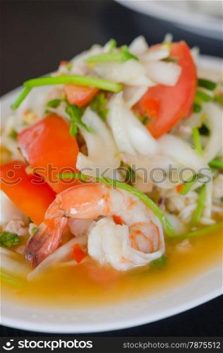 spicy salad , shrimp and mix vegetable