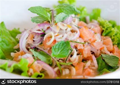 spicy salmon salad with mixed vegetable and herb