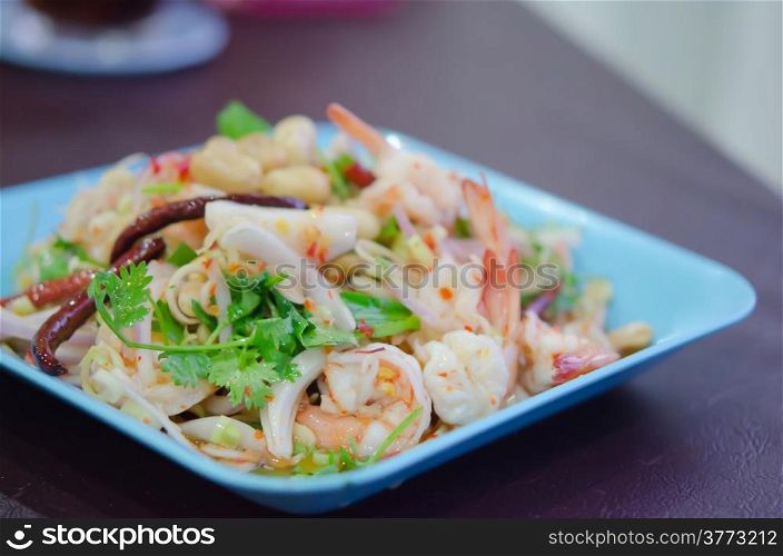 spicy seafood salad with boiled shrimp , lemongrass , fried chili and fresh vegetable
