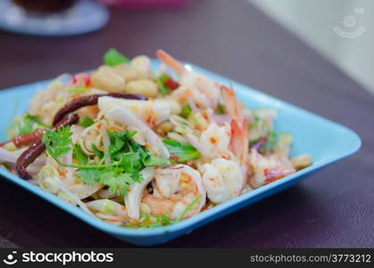 spicy seafood salad with boiled shrimp , lemongrass , fried chili and fresh vegetable