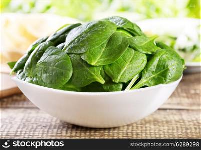 spinach leaves on wooden table