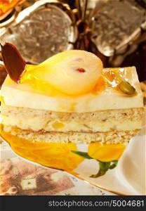 sponge pear cake with soft praline