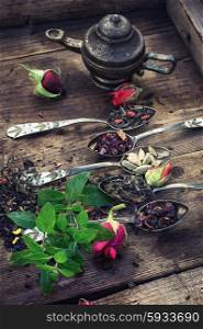 spoons with different varieties of tea