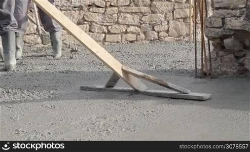 Spreading concrete, compacting liquid cement