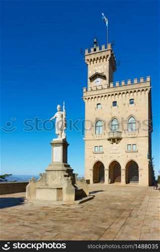 Square with The Statue of liberty and the town hall (Palazzo Pubblico) of the City of San Marino