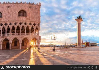 St Mark&rsquo;s Square in Venice, view of the palace and a column, Italy.. St Mark&rsquo;s Square in Venice, view of the palace and a column, Italy