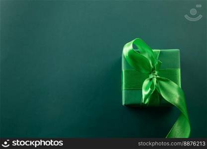 St Patricks Day decoration background concept. shamrocks leaves holiday symbol with copy space on green background, above view gift box green clover leaves festive decor, Banner greeting card