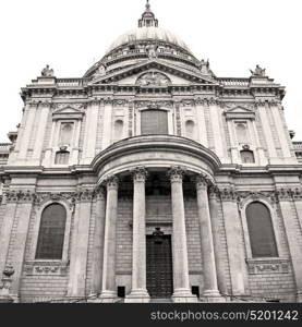 st paul cathedral in london england old construction and religion