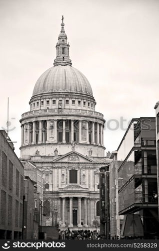 st paul cathedral in london england old construction and religion