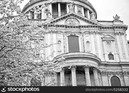 st paul cathedral in london england old construction and religion