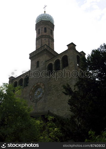 St Peter und Paul-Froschperspektive. St. Peter and Paul on Nikolskoe, Berlin-Wannsee, Germany - eye view