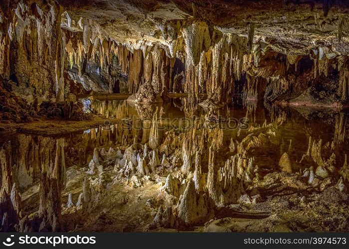 stalactites and stalagmites at luray caverns virginia