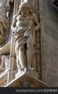 statue of a men in the front of the duomo church in milan italy