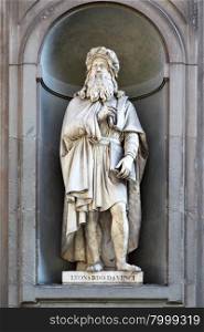 Statue of Leonardo da Vinci in court of Uffizi Gallery, Florence, Italy