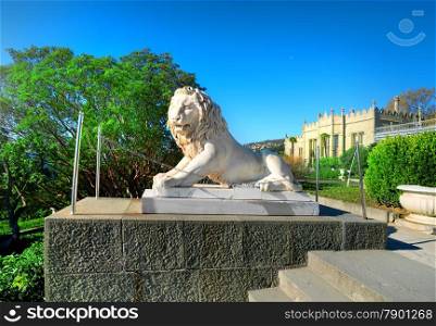 Statue of lion and stairs in Vorontsov&rsquo;s palace