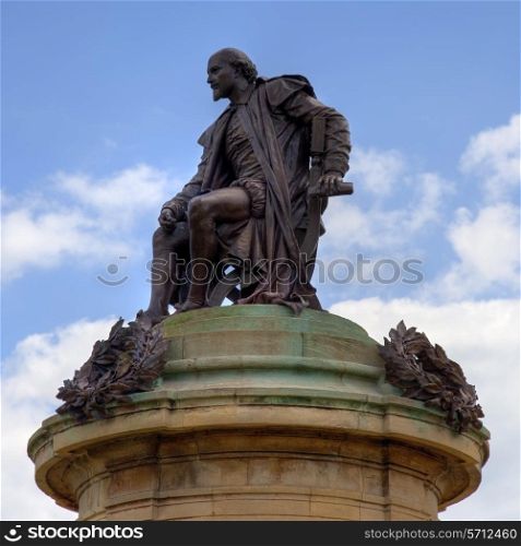 Statue of William Shakespeare, Stratford upon Avon, Warwickshire, England.