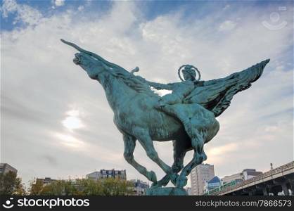 Statue &rsquo;La France renaissante&rsquo; at Bir-Hakeim bridge in Paris, France
