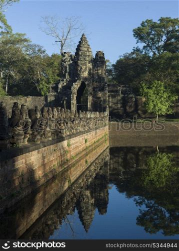 Statues at South Gate Bridge and gateway Angkor Thom, Krong Siem Reap, Siem Reap, Cambodia